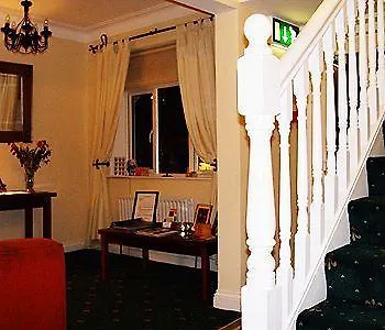 Annandale House 3*