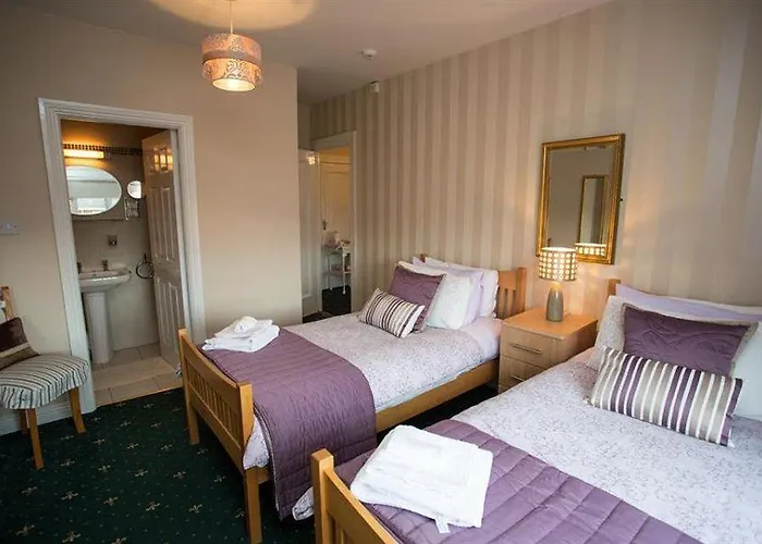 Annandale House 3*