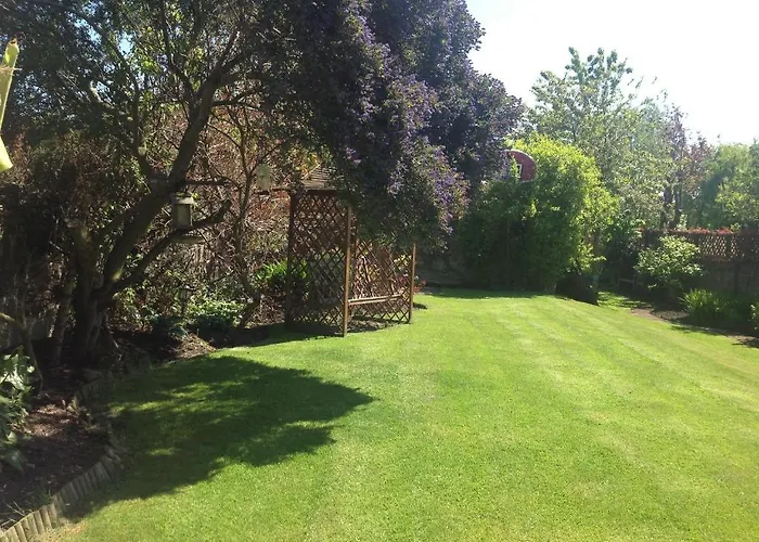 Annandale House 3*