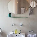 Annandale House 3*
