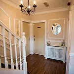Annandale House