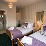 Annandale House 3*