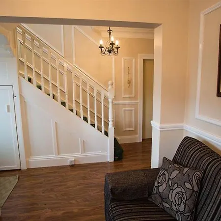Annandale House 3*