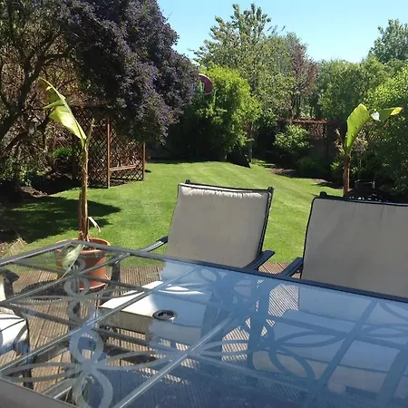 לינה וארוחת בוקר Annandale House 3*