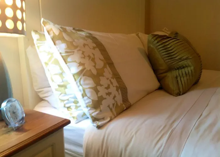 Annandale House Bed & Breakfast