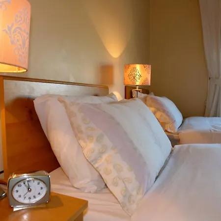 Alojamento de Acomodação e Pequeno-almoço Annandale House 3*